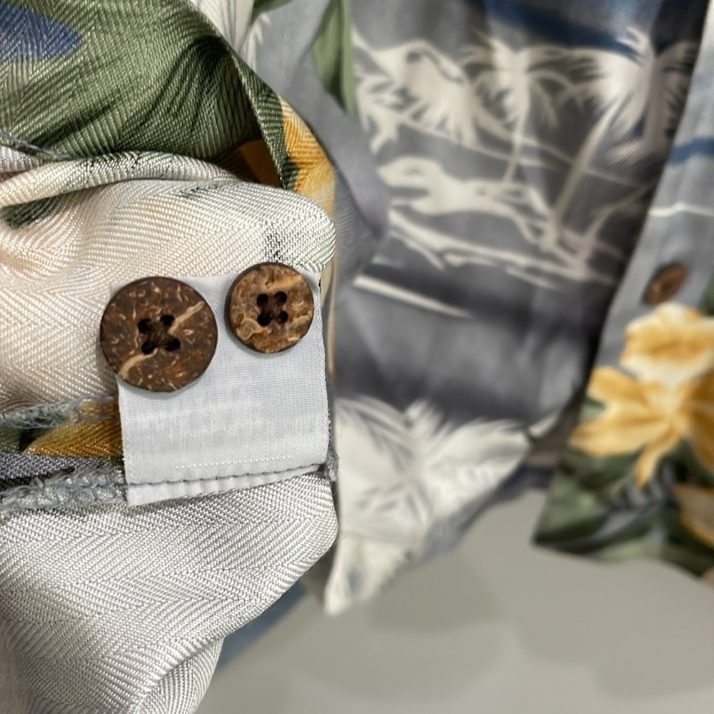 Tommy Bahama Men's Button Up Hawaiian Floral Shirt
100% Silk Size XL - Picture 7 of 13